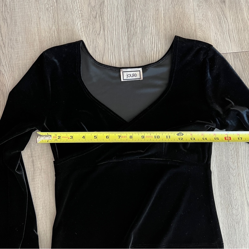 Black Velvet Heart V-neck Top | Sz S - Picture 10 of 15